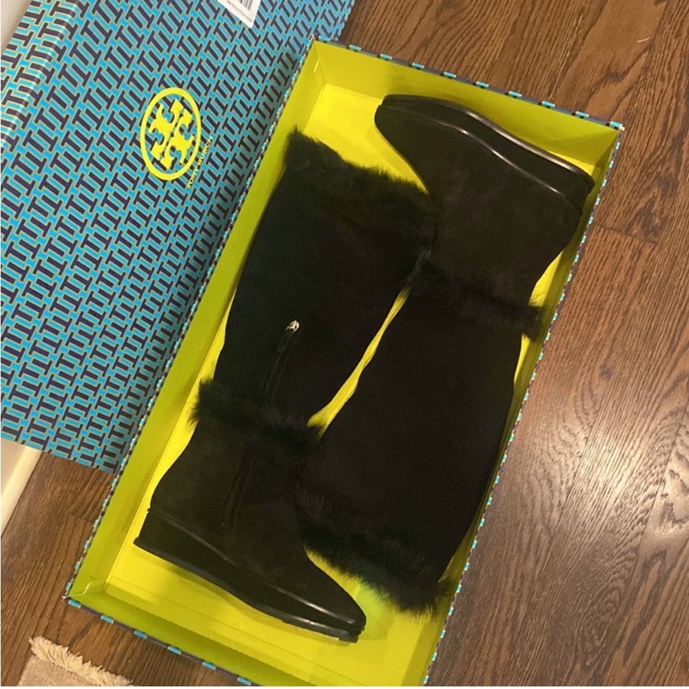 NWT Tory Burch genuine shearling boot - Picture 8 of 9